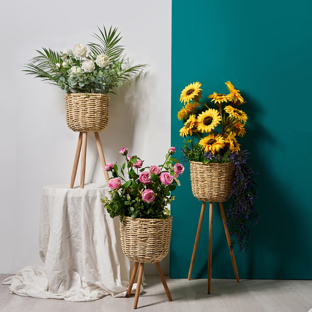 Bodenstehende Blumentopf-Möbel aus Stroh