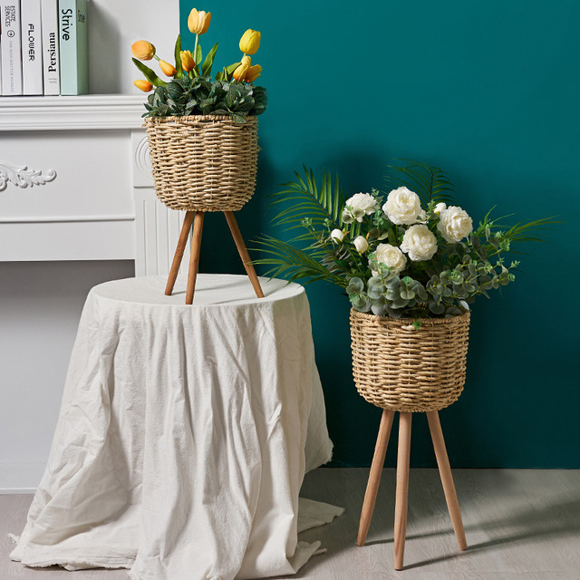 Bodenstehende Blumentopf-Möbel aus Stroh